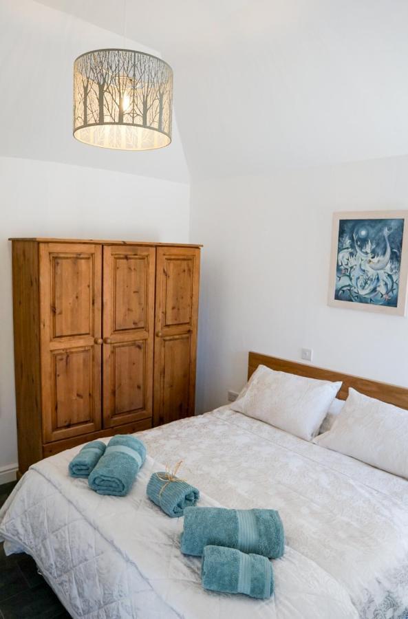 The Annex, Tregoddick Barn Apartment เพนแซนซ์ ภายนอก รูปภาพ